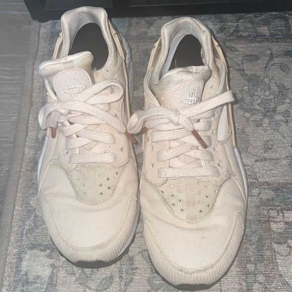 Nike shoes - Picture 7 of 8